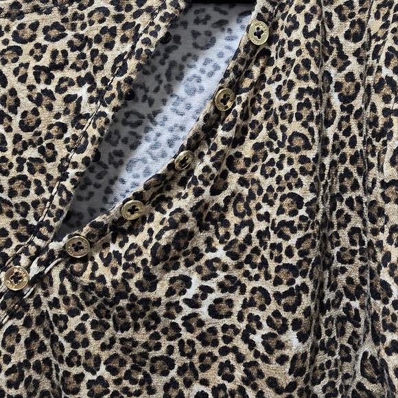 MICHAEL KORS Leopard Animal Print gold Button Front Knit Top Xl LONG SLEEVE - Picture 8 of 8